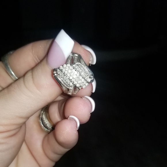 Large REAL Diamond Cluster ring - Picture 3 of 4